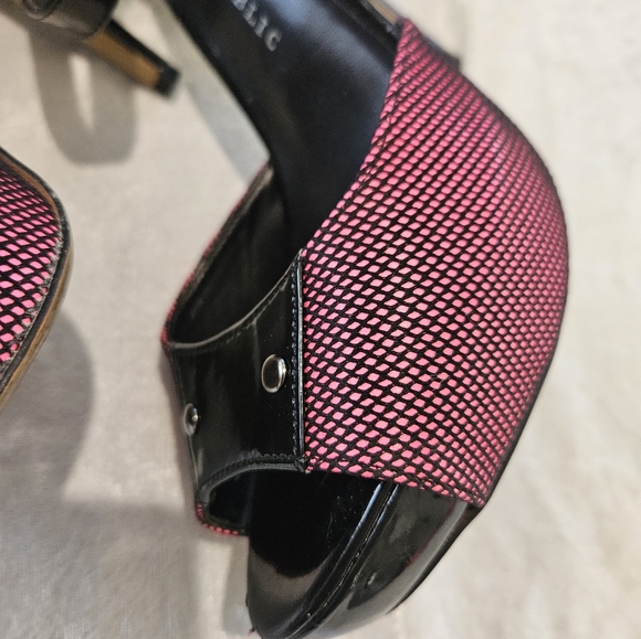 ROCK REPUBLIC Pink and Black Strap Sandal Size 9 1/2 - Picture 5 of 6